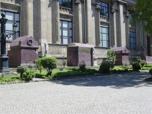 800px-Istanbul_-_Museo_archeologico_-_Sarcofagi_imperiali_bizantini_-_Foto_G._Dall'Orto_28-5-2006_2